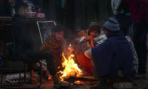 Kolkata में तापमान गिरकर 12 डिग्री सेल्सियस पर पहुंच गया Kolkata में तापमान गिरकर 12 डिग्री सेल्सियस पर पहुंच गया