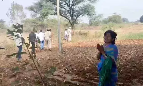 किसानों की अपील के बावजूद कांग्रेस सरकार ने Rangareddy में भूमि अधिग्रहण जारी रखा किसानों की अपील के बावजूद कांग्रेस सरकार ने Rangareddy में भूमि अधिग्रहण जारी रखा