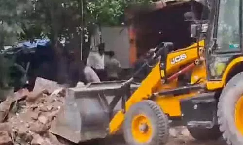 Jammu में अतिक्रमण का सफाया, एक दर्जन मकान ध्वस्त किए गए Jammu में अतिक्रमण का सफाया, एक दर्जन मकान ध्वस्त किए गए