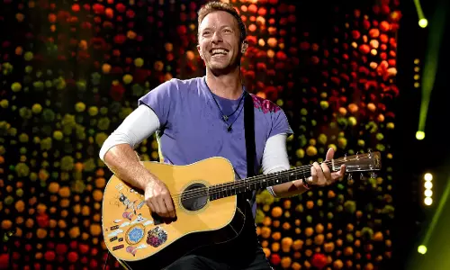 Coldplay के अबू धाबी कॉन्सर्ट में क्रिस मार्टिन ने पढ़ा पंजाबी आ गए ओए, वीडियो वायरल Coldplay के अबू धाबी कॉन्सर्ट में क्रिस मार्टिन ने पढ़ा पंजाबी आ गए ओए, वीडियो वायरल