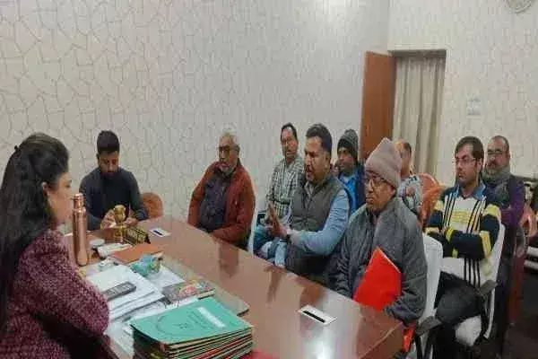 Ramgarh: DTO ने पेट्रोल पंप संगठन के साथ की बैठक, दिये निर्देश