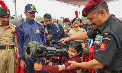 Bengaluru : अपनी सेना को जानो मेले में भारतीय सैन्य शक्ति और नवाचार की जीवंत झलक दिखी Bengaluru : अपनी सेना को जानो मेले में भारतीय सैन्य शक्ति और नवाचार की जीवंत झलक दिखी
