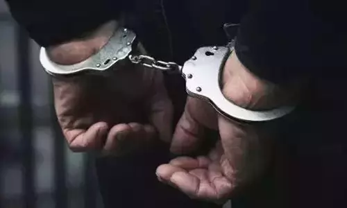 Hyderabad: पुलिस ने ड्रग्स मामले में दो लोगों को गिरफ्तार किया Hyderabad: पुलिस ने ड्रग्स मामले में दो लोगों को गिरफ्तार किया