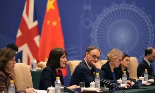 China और ब्रिटेन ने 6 साल के अंतराल के बाद आर्थिक और वित्तीय वार्ता फिर से शुरू की China और ब्रिटेन ने 6 साल के अंतराल के बाद आर्थिक और वित्तीय वार्ता फिर से शुरू की