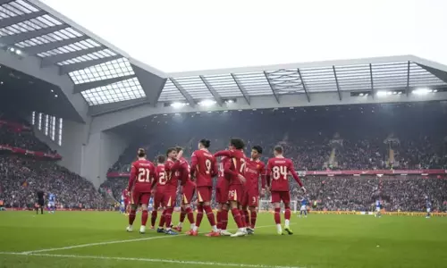 Liverpool अभूतपूर्व चौगुनी जीत की ओर अग्रसर Liverpool अभूतपूर्व चौगुनी जीत की ओर अग्रसर