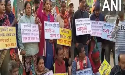 मिदनापुर अस्पताल में गर्भवती महिलाओं की मौत पर BJP, वाम दलों ने किया विरोध प्रदर्शन, CM ममता पर हमला मिदनापुर अस्पताल में गर्भवती महिलाओं की मौत पर BJP, वाम दलों ने किया विरोध प्रदर्शन, CM ममता पर हमला