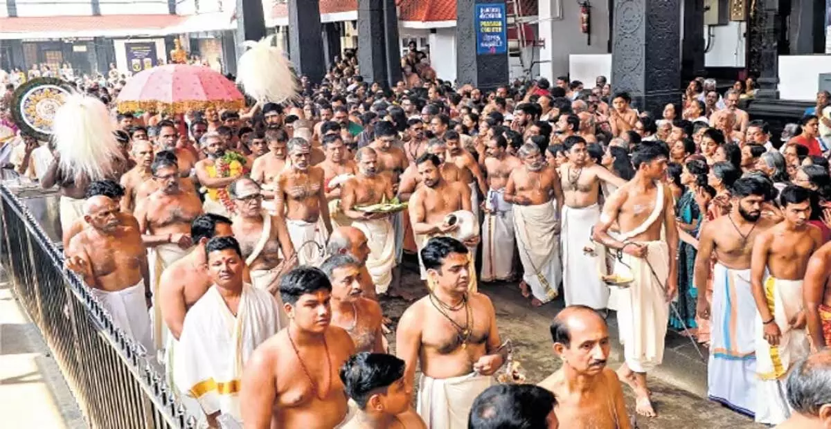 Kerala: मंदिर में ड्रेस कोड पर बहस से सामाजिक विभाजन उजागर