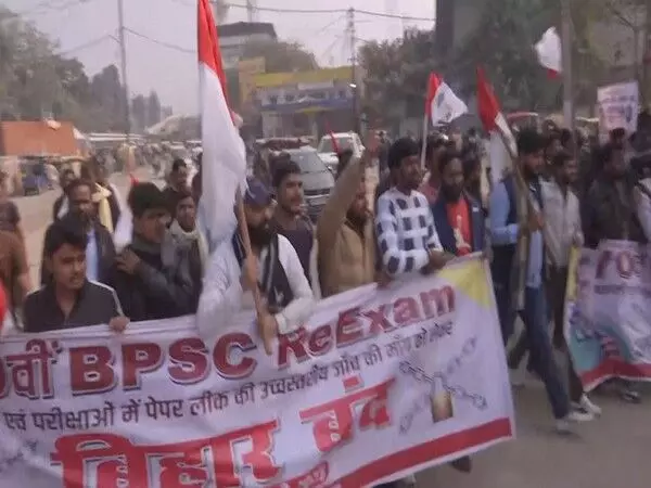 पप्पू यादव के समर्थकों ने BPSC परीक्षा रद्द करने की मांग को लेकर विरोध मार्च निकाला