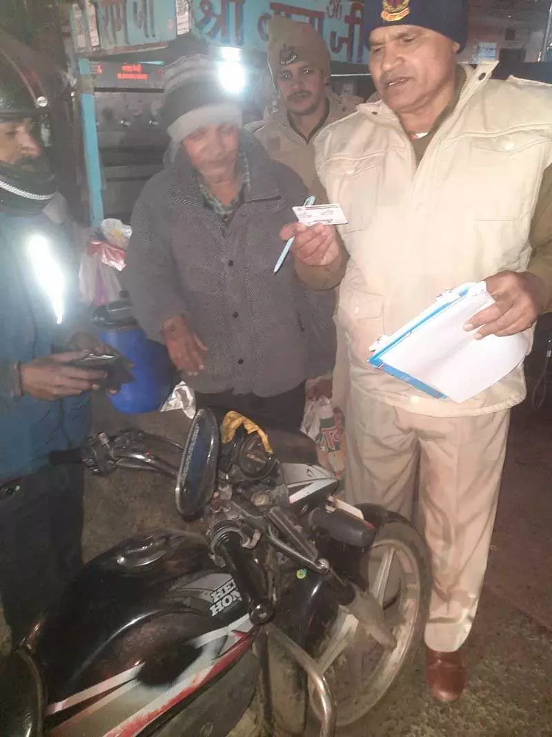 Haryana : यातायात उल्लंघन रेवाड़ी में 10 दिनों में 1.1 हजार वाहनों का चालान, 59 जब्त Haryana : यातायात उल्लंघन रेवाड़ी में 10 दिनों में 1.1 हजार वाहनों का चालान, 59 जब्त