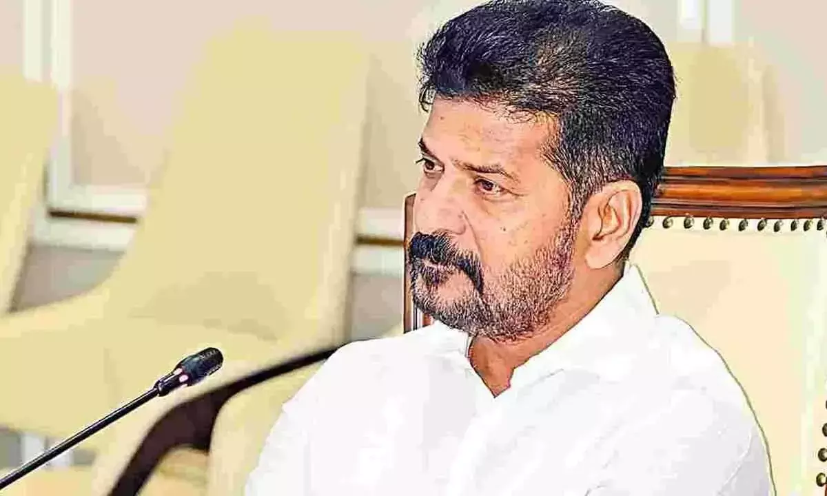 Revanth Reddy ने हैदराबाद में पूर्व राज्यपाल विद्यासागर राव की पुस्तक यूनिका का विमोचन किया