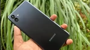 Samsung के इन तीन प्रीमियम फोन की कीमत