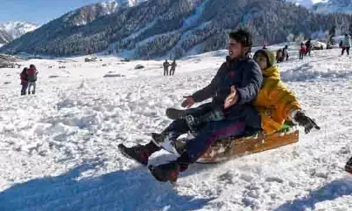 सुरंग खुलने से सोनमर्ग में शीतकालीन पर्यटन की उम्मीदें जगी सुरंग खुलने से सोनमर्ग में शीतकालीन पर्यटन की उम्मीदें जगी