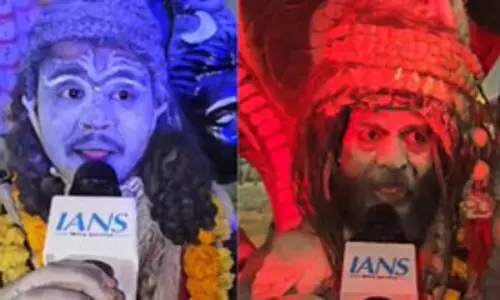 महाकुंभ 2025 : भगवान की वेशभूषा धारण कर आ रहे रहे लोग, भव्य आयोजन पर प्रशासन को सराहा