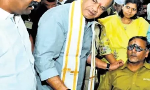 Telangana: तेलंगाना में ट्रक चालकों के लिए मुफ्त नेत्र जांच शुरू की गई