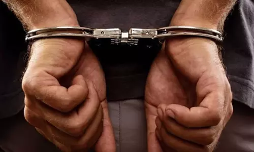 Telangana: मजदूर की ईंट से हत्या करने के आरोप में तीन गिरफ्तार Telangana: मजदूर की ईंट से हत्या करने के आरोप में तीन गिरफ्तार