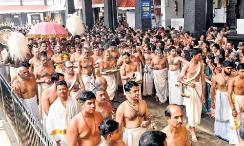 Kerala: मंदिर में ड्रेस कोड पर बहस से सामाजिक विभाजन उजागर