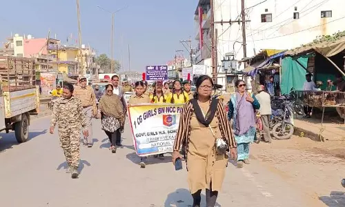 चारामा पुलिस चला रही यातायात जागरूकता अभियान