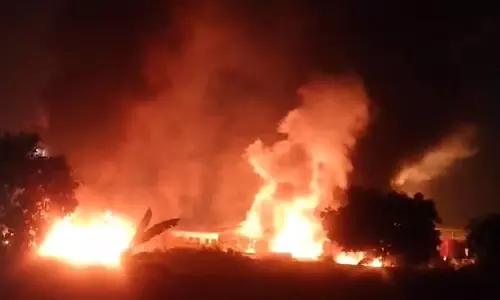 केमिकल फैक्ट्री में भीषण आग, आसमान में काले धुएं का गुबार छाया, दमकल की 32 गाड़ियां मौके पर केमिकल फैक्ट्री में भीषण आग, आसमान में काले धुएं का गुबार छाया, दमकल की 32 गाड़ियां मौके पर