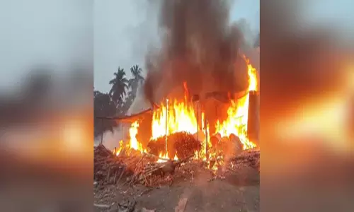 भीषण आग, 6-7 दुकानें जलकर राख