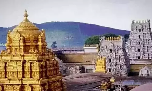 Andhra: टीटीडी ने वैकुंठ द्वार दर्शन टोकन जारी करना शुरू किया Andhra: टीटीडी ने वैकुंठ द्वार दर्शन टोकन जारी करना शुरू किया