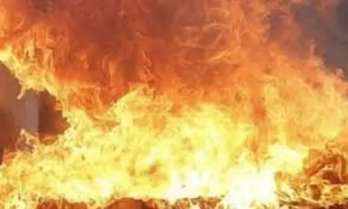 Kanpur:   कबाड़ के गोदाम में लगी भीषण आग
