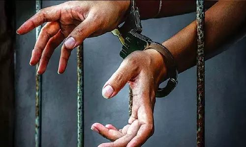 Bihar: एक व्यक्ति से 32 लाख रुपये छीनने के आरोप में पुलिस अधिकारी गिरफ्तार