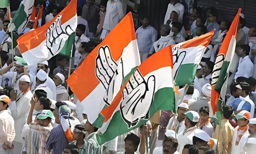 Telangana: कांग्रेस कार्यकर्ताओं ने बॉस कार्यालय में तोड़फोड़ की Telangana: कांग्रेस कार्यकर्ताओं ने बॉस कार्यालय में तोड़फोड़ की