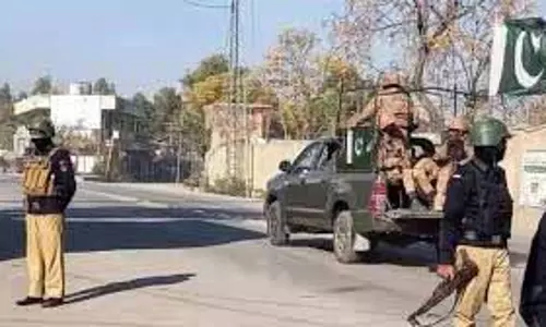 पाकिस्तान में आतंकवादियों ने पुलिस चौकी पर हमला किया पाकिस्तान में आतंकवादियों ने पुलिस चौकी पर हमला किया
