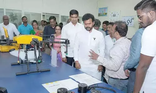 Andhra: सीयू में ड्रोन निर्माण इकाई का उद्घाटन Andhra: सीयू में ड्रोन निर्माण इकाई का उद्घाटन