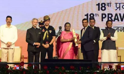 कॉग्निजेंट के सीईओ रवि कुमार की मां बेटे को प्रवासी भारतीय सम्मान मिलने से खुश कॉग्निजेंट के सीईओ रवि कुमार की मां बेटे को प्रवासी भारतीय सम्मान मिलने से खुश