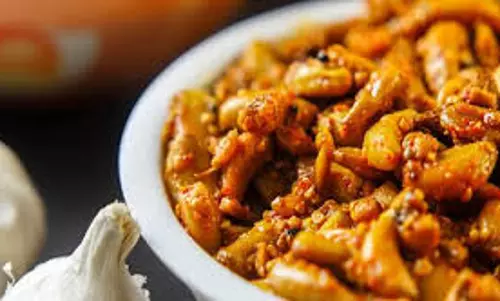 Recipe: घर पर बनायें गोभी-अदरक का टेस्टी मिक्स अचार Recipe: घर पर बनायें गोभी-अदरक का टेस्टी मिक्स अचार