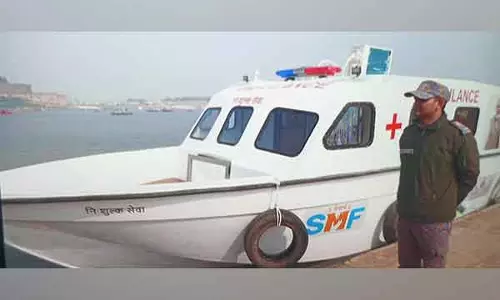 NDRF ने आपातकालीन सेवाओं के लिए महाकुंभ में जल एम्बुलेंस तैनात की NDRF ने आपातकालीन सेवाओं के लिए महाकुंभ में जल एम्बुलेंस तैनात की