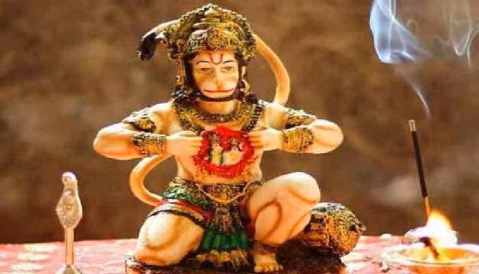 puja vidhi: हर कष्ट से छुटकारा दिलाएंगे हनुमान जी के ये 12 नाम, जानें पूजा विधि