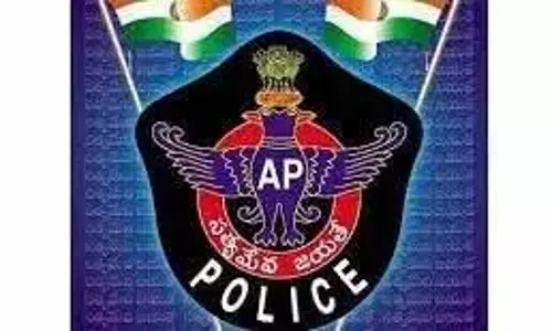 Andhra: रायदुर्ग पुलिस ने दो घंटे में चार लापता बच्चों को बचाया Andhra: रायदुर्ग पुलिस ने दो घंटे में चार लापता बच्चों को बचाया