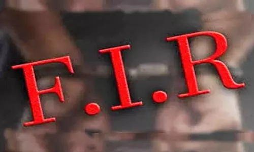 Kanpur: पूर्व मंत्री के जन्मदिन की होर्डिंग फाड़ने पर मारपीट में 28 पर डकैती की FIR Kanpur: पूर्व मंत्री के जन्मदिन की होर्डिंग फाड़ने पर मारपीट में 28 पर डकैती की FIR