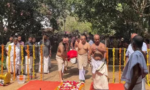 Kerala :  पी जयचंद्रन का उनके पैतृक घर पर राजकीय सम्मान के साथ अंतिम संस्कार किया