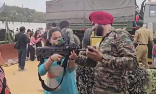 Bengaluru में सेना दिवस मेले ने नागरिकों को हथियारों और सैनिकों के अनुभवों से प्रेरित किया Bengaluru में सेना दिवस मेले ने नागरिकों को हथियारों और सैनिकों के अनुभवों से प्रेरित किया