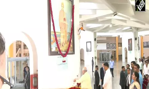 Gujarat CM ने स्वामी विवेकानंद को उनकी जयंती पर श्रद्धांजलि दी