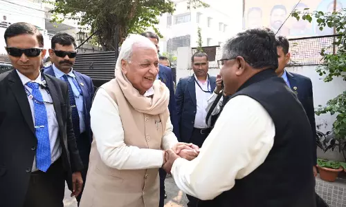 बिहार के राज्यपाल आरिफ मोहम्मद खान भाजपा सांसद रविशंकर प्रसाद से मिलने उनके आवास पहुंचे