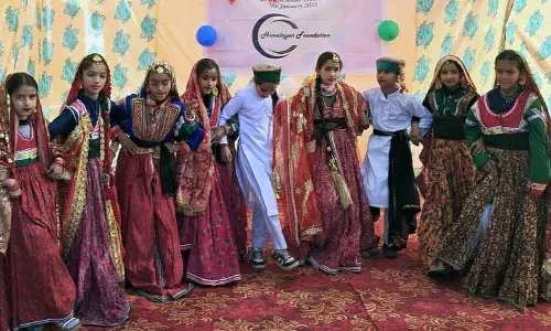 लोक कला, संस्कृति को बढ़ावा देने के लिए NGO ने रवि महोत्सव का आयोजन किया