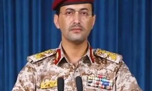 Yemen का अमेरिकी विमानवाहक पोत पर मिसाइलों और ड्रोन से हमला