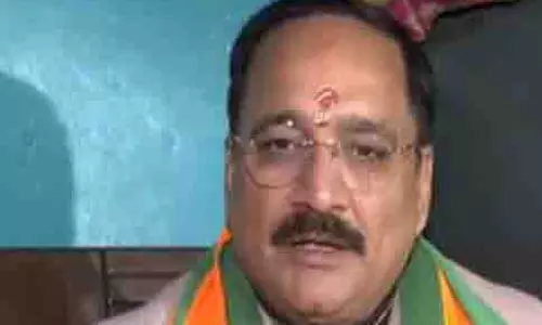 दिल्ली BJP अध्यक्ष ने केजरीवाल पर झुग्गीवासियों को भड़काने और डराने का लगाया आरोप दिल्ली BJP अध्यक्ष ने केजरीवाल पर झुग्गीवासियों को भड़काने और डराने का लगाया आरोप