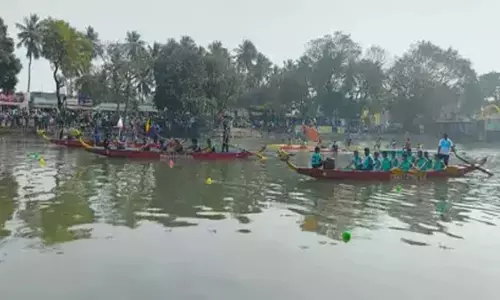 Sankranti के उपलक्ष्य में अत्रेयपुरम में नौका दौड़ और तैराकी प्रतियोगिताएं आयोजित की गईं