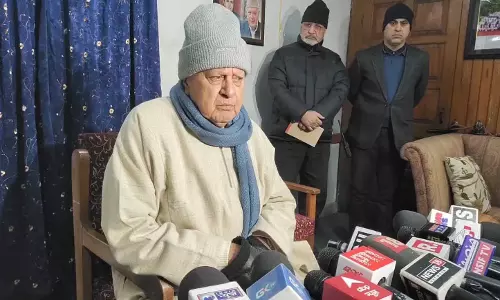 Farooq Abdullah: उमर के नेतृत्व वाली सरकार जम्मू की अर्थव्यवस्था को मजबूत करने के लिए समर्पित