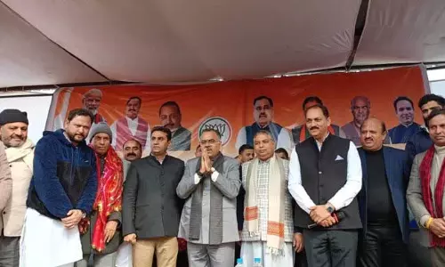 Jammu: चुघ-सत ने 1953 के आंदोलन के शहीदों को श्रद्धांजलि दी Jammu: चुघ-सत ने 1953 के आंदोलन के शहीदों को श्रद्धांजलि दी