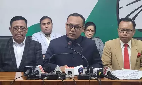 कांग्रेस नेता ने जातीय संकट में Manipur सरकार की भूमिका पर सवाल उठाए कांग्रेस नेता ने जातीय संकट में Manipur सरकार की भूमिका पर सवाल उठाए