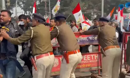 BPSC Row: पप्पू यादव के समर्थकों ने बिहार में सड़कें जाम कीं, टायर जलाए
