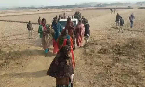 कई महिलाएं पकड़ी गई कोयला चोरी करते, पुलिस ने भेजा जेल