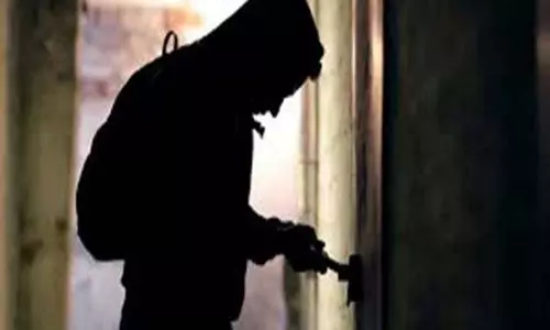 Kothrud के मयूर कॉलोनी में चोरी, 4.5 लाख रुपये की संपत्ति चोरी Kothrud के मयूर कॉलोनी में चोरी, 4.5 लाख रुपये की संपत्ति चोरी