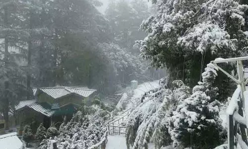 Himachal: आज हल्की बारिश, बर्फबारी की संभावना Himachal: आज हल्की बारिश, बर्फबारी की संभावना